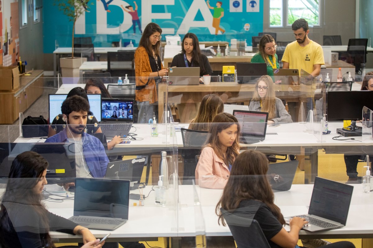 People work on computers in the shared workspace of Eretz.bio, Einstein’s startup incubator in São Paulo.
